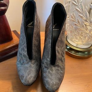 EUC Brian Atwood Metallic Leopard Booties woman’s size 9 Color: Silver/Gold